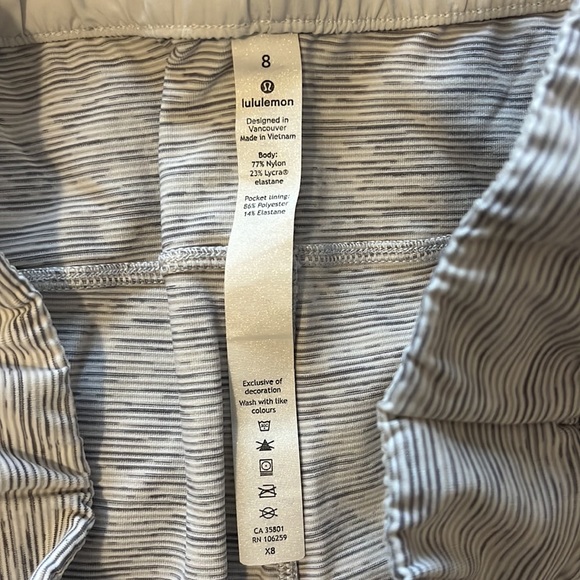 Lululemon Cropped Joggers Size 8 White Stripped BNWT - Picture 2 of 3